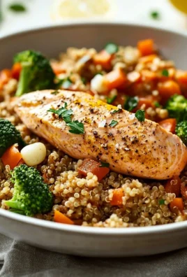 Healthy anti-inflammatory dinner plate with fresh vegetables and lean protein.