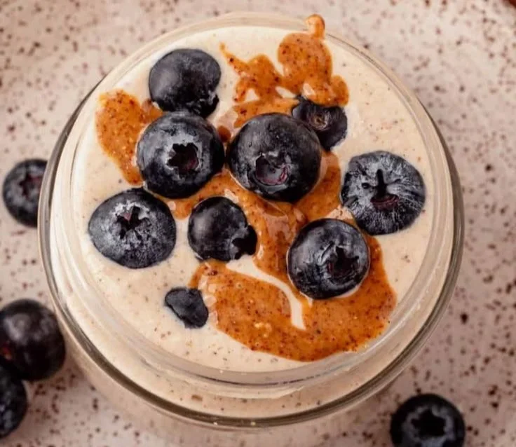 A bowl of blended overnight oats topped with fruits and nuts for a healthy breakfast