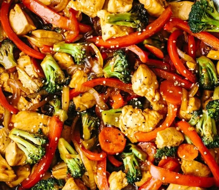 Colorful chicken stir-fry with fresh vegetables and a savory sauce
