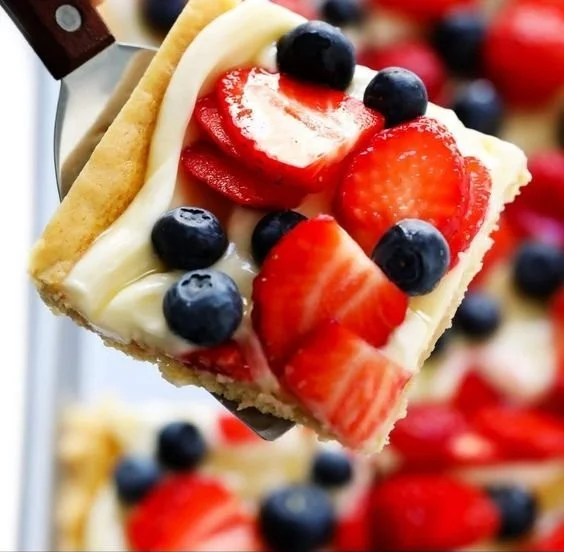 Delicious easy fruit pizza topped with fresh fruits and cream cheese icing